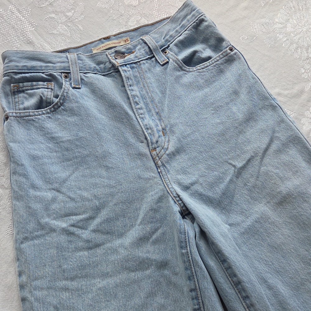 Levi's High Waisted Straight Light Blue Denim Jeans. Size 25. Great condition!